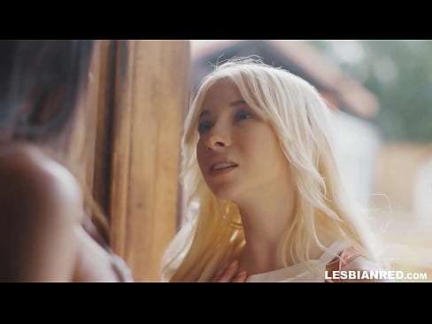 ❤️ Dekle pride domov čez nekaj mesecev in na koncu poje pičko svoje mačehe Fucking video na sl.friendmap.top ❌