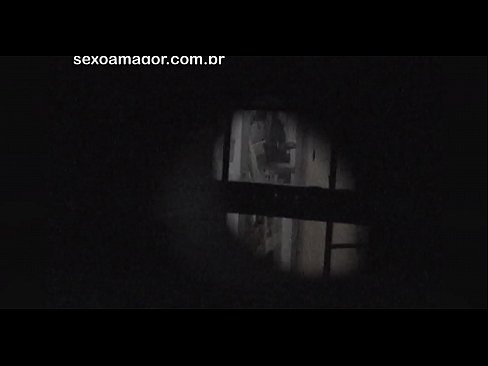 ❤️ Blondinko na skrivaj snema voajer iz soseske, skrit za votlimi opekami Fucking video na sl.friendmap.top ❌